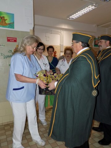 Mézadomány a kis betegeknek 07